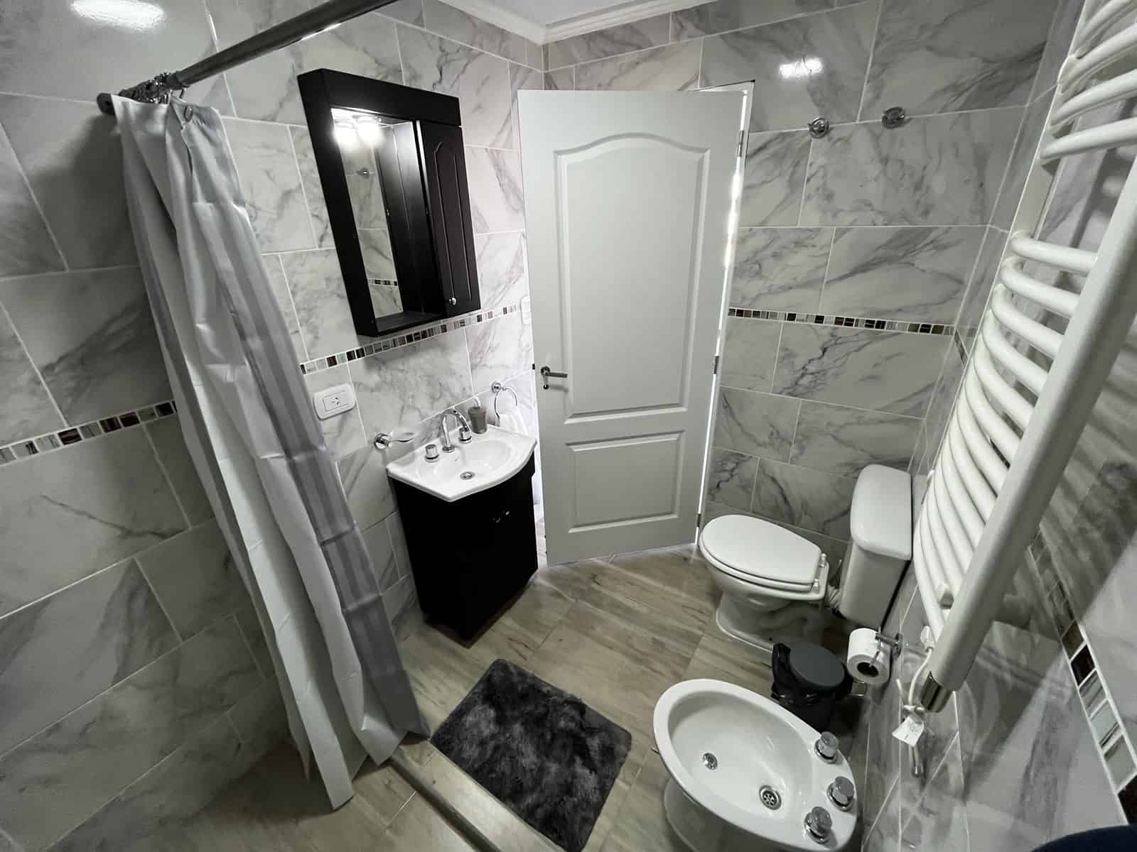 Baño privado del departamento