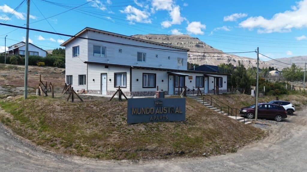 Exterior del apart en El Calafate — Aparts Mundo Austral
